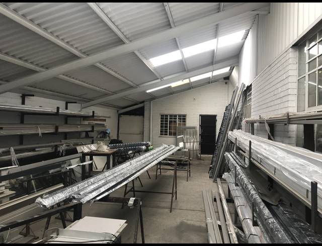 943M² FACTORY FOR SALE IN BRACKENFELL INDUSTRIAL